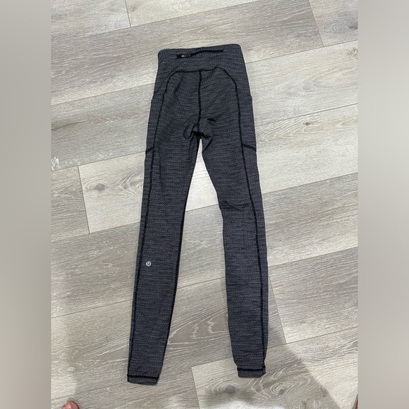 Lululemon SPEED UP TIGHT heather gray pants w/ pockets -Gently Used- Size 2 - Picture 3 of 5